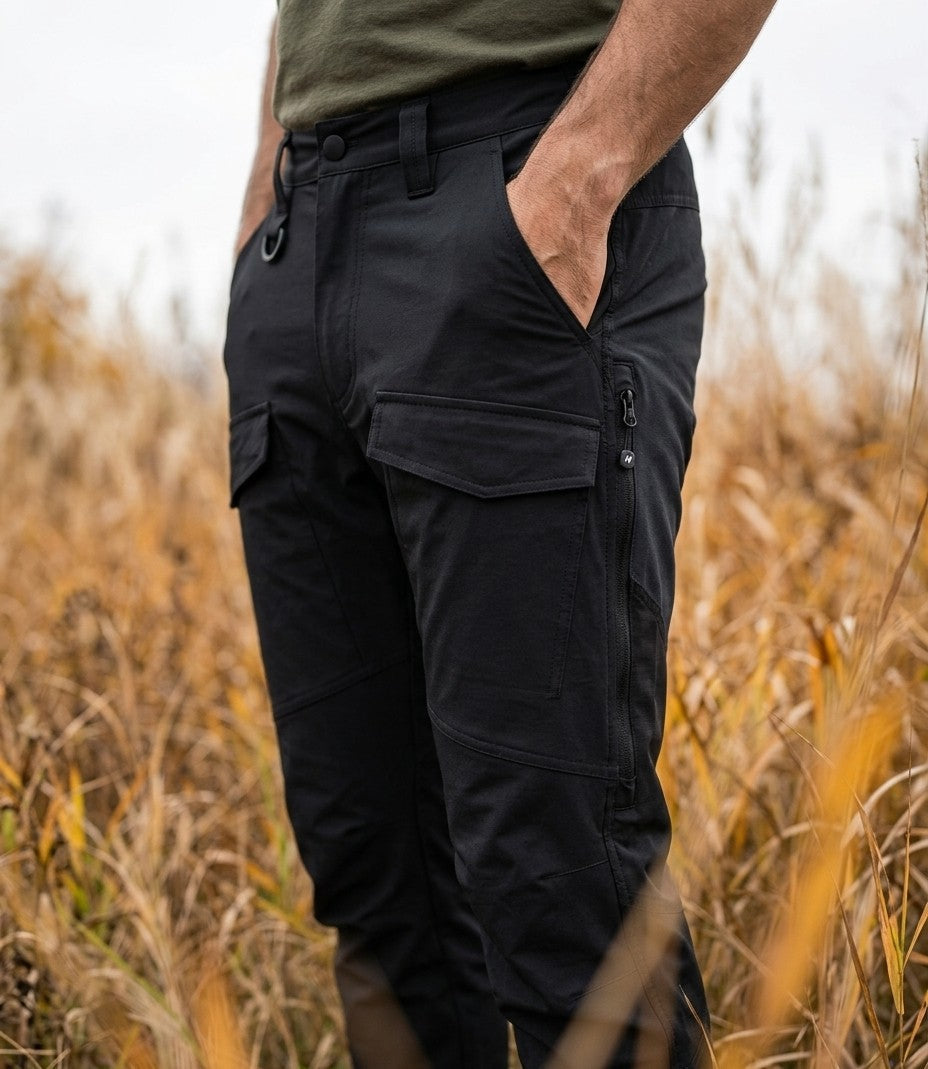 outdoorbukser til hverdag og udeliv — Core og Axis fra Nordvik Wear i dansk natur
